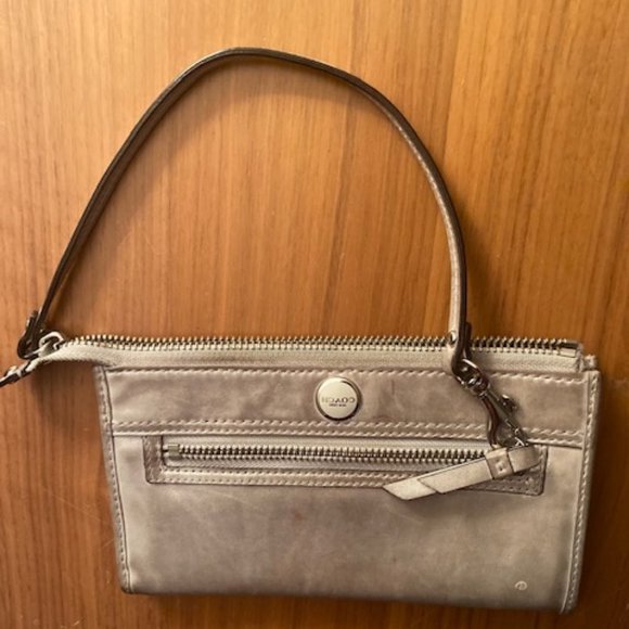 Coach Clutch - Picture 5 of 5